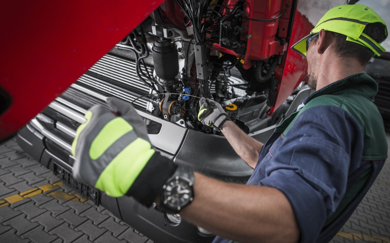 24/7 truck repair services in Las Vegas, ensuring quick roadside assistance.